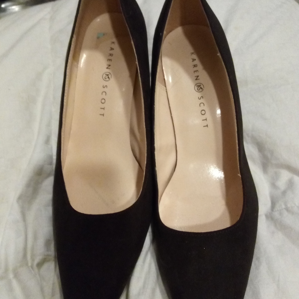 Womens heels. Karen Scott.